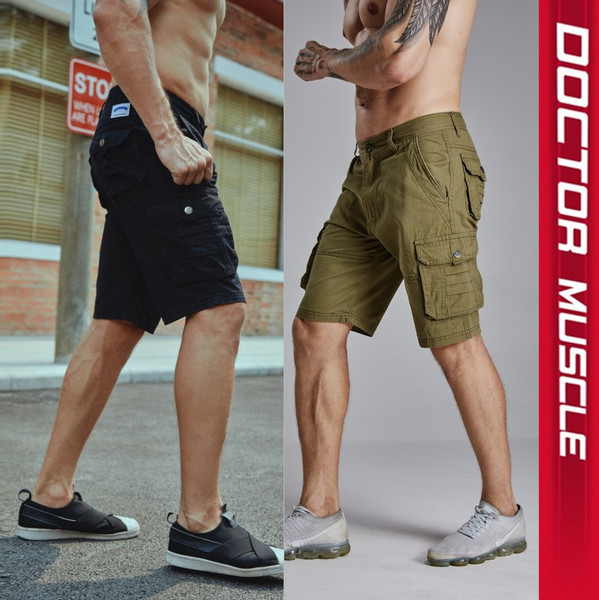 Pantaloni scurți sport cu buzunare în mai multe culori