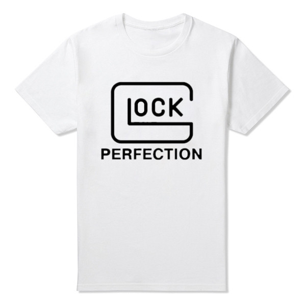 Мъжка тениска с надпис и О-образно деколте подходяща за ежедневие