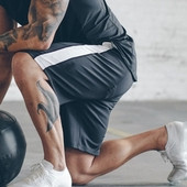 Ανδρικά σορτς με λευκή λορίδα