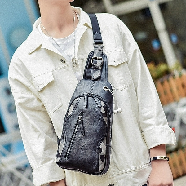 Ανδρική τσάντα σε μαύρο χρώμα με καμουφλάζ διακόσμηση σε δύο μοντέλα