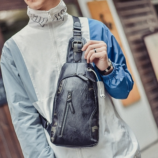 Ανδρική τσάντα σε μαύρο χρώμα με καμουφλάζ διακόσμηση σε δύο μοντέλα