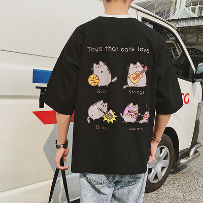 Ανδρικό μπλουζάκι με πολύχρωμη εφαρμογή και μανίκι 3/4 κατάλληλο για τη καθημερινή ζωή