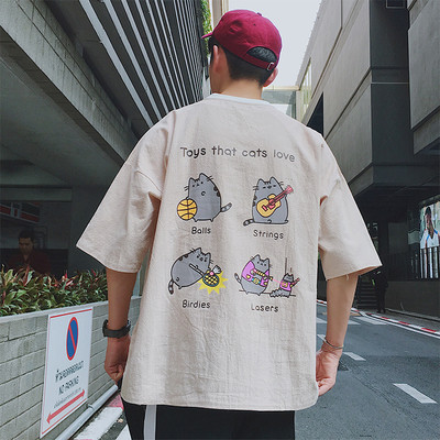 Ανδρικό μπλουζάκι με πολύχρωμη εφαρμογή και μανίκι 3/4 κατάλληλο για τη καθημερινή ζωή