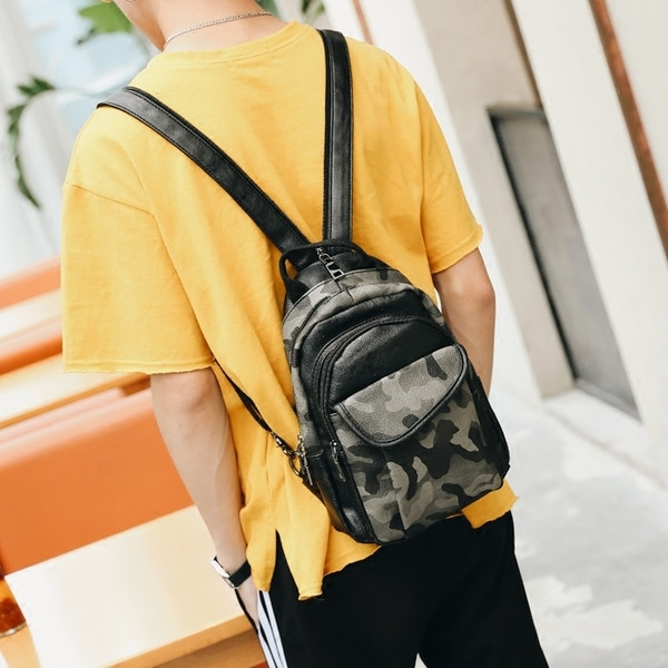 Μαύρο ανδρικό σακίδιο  με σχέδια καμουφλάζ