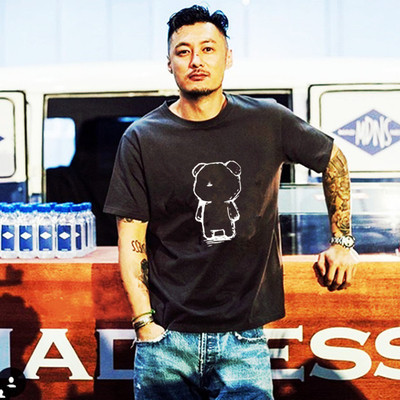 Ανδρικό μπλουζάκι σε λευκό και μα`υρο χρώμα και τύπωμα