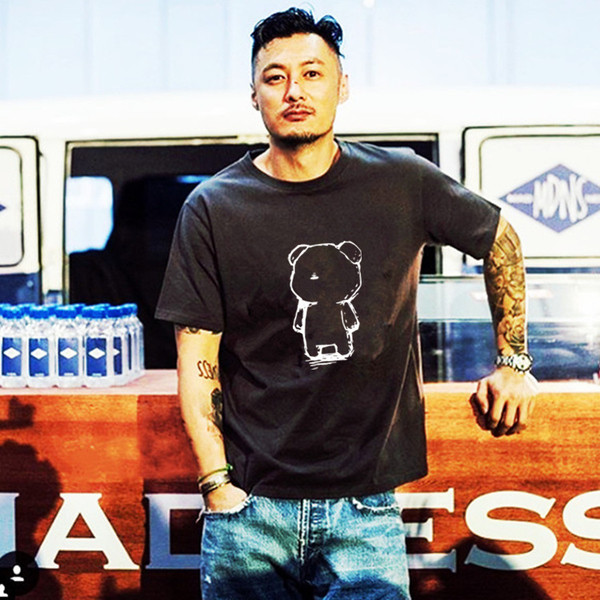 Ανδρικό μπλουζάκι σε λευκό και μα`υρο χρώμα και τύπωμα