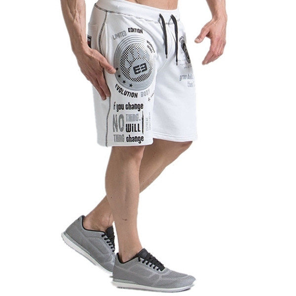 Καλοκαιρινά σύντομα ανδρικά σορτς  με εφαρμογή σε διάφορα χρώματα