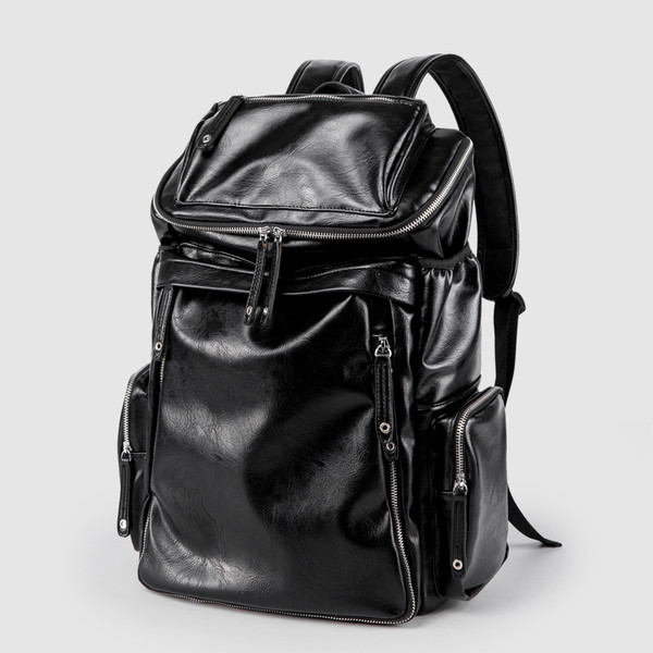 Ανδρικό σακίδιοσε μαύρο χρώμα από οικολογικό δέρμα κατάλληλο για ταξίδια