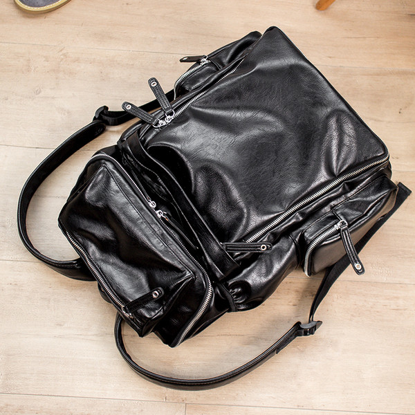 Ανδρικό σακίδιοσε μαύρο χρώμα από οικολογικό δέρμα κατάλληλο για ταξίδια