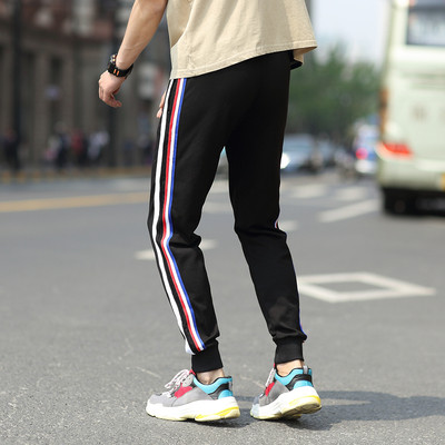 Ανδρικό παντελόνι σε σκούρο χρώμα με έγχρωμες άκρες