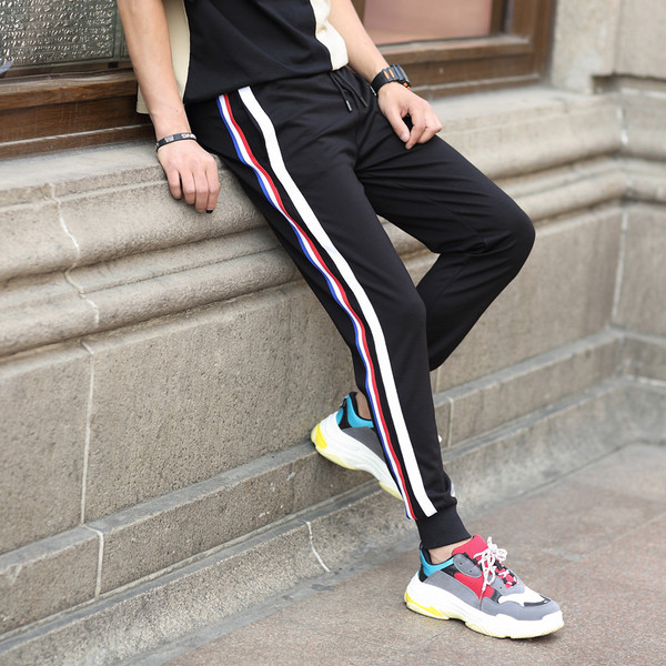 Ανδρικό παντελόνι σε σκούρο χρώμα με έγχρωμες άκρες