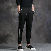 Ανδρικά παντελόνια σε μαύρο χρώμα με λευκές λωρίδες