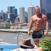 Μικρά αθλητικά σορτς κατάλληλα για παραλία σε τρία χρώματα