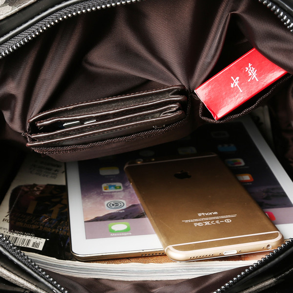 Αθλητικό ανδρικό σακίδιο  με καμουφλάζ στοιχεία και εξωτερική τσέπη