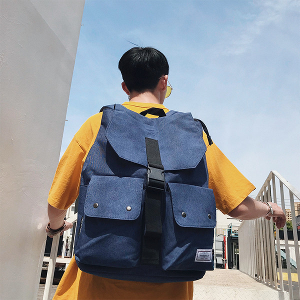 Άνετο ανδρικό σακίδιο σε μπλε χρώμα κατάλληλο για τη καθημερινή ζωή