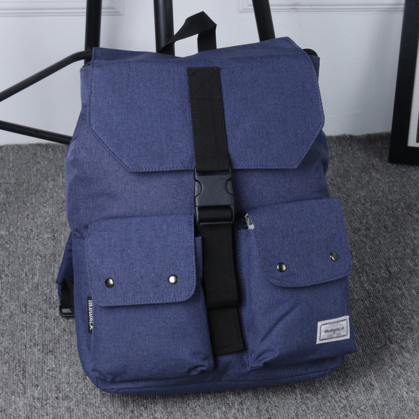 Άνετο ανδρικό σακίδιο σε μπλε χρώμα κατάλληλο για τη καθημερινή ζωή