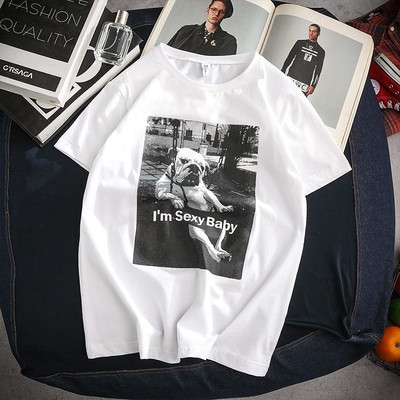 ανδρικό T-shirt με εφαρμογή σκύλου και ευρύ μοτίβο επιγραφής