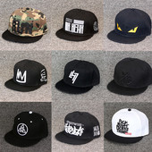 Καπέλα με έγχρωμο κέντημα κατάλληλα για άντρες και γυναίκες