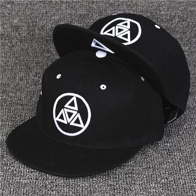 Καπέλα με έγχρωμο κέντημα κατάλληλα για άντρες και γυναίκες