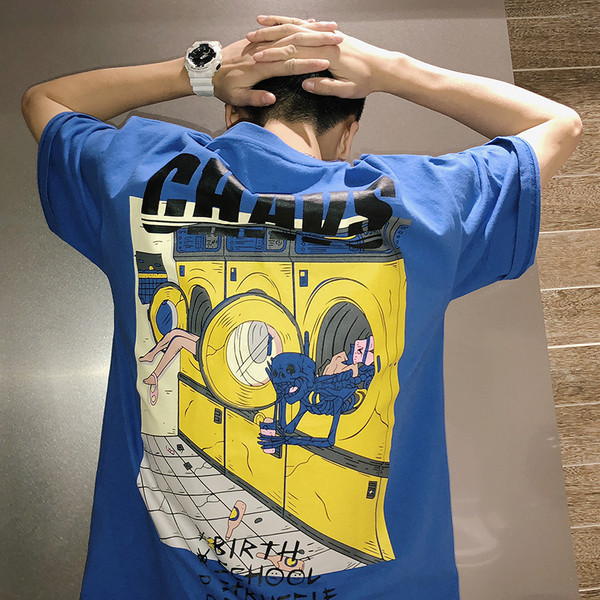 Férfi széles póló színes nyomtatással