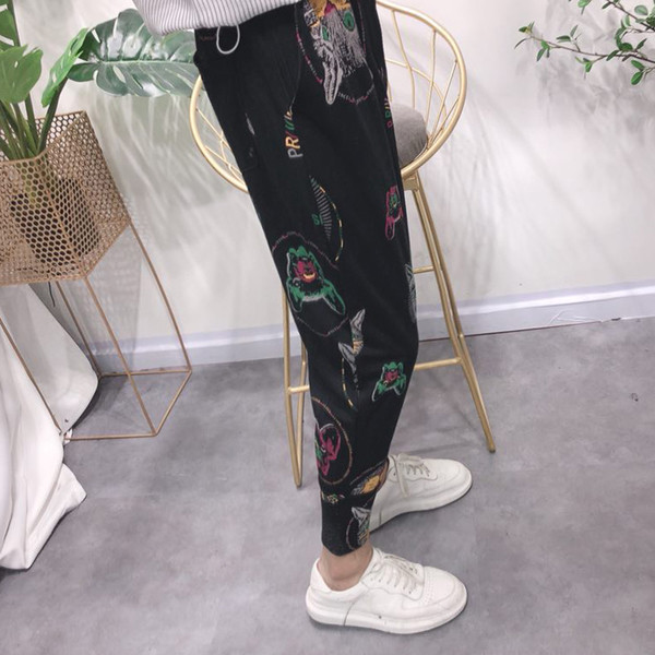 Ανδρικά παντελόνια αθλητισμού σε μαύρο χρώμα