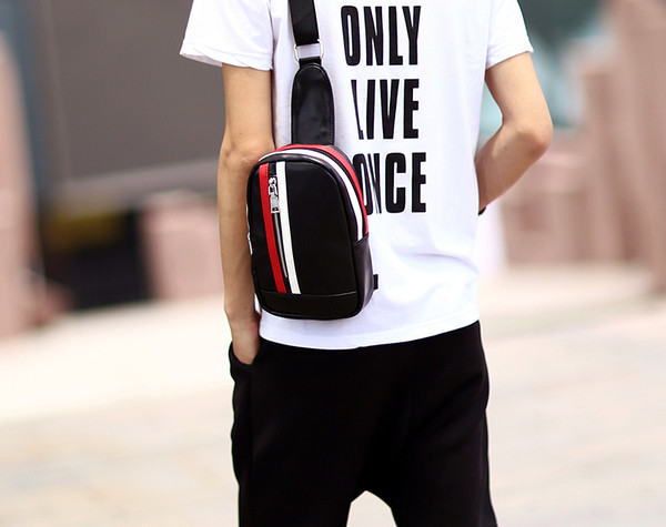 Μικρή ανδρική τσάντα  σε μαύρο χρώμα με έγχρωμες άκρες