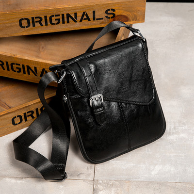 Удобна мъжка чанта в черен и кафяв цвят 