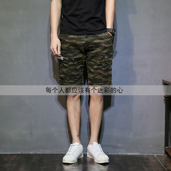 Αθλητικά ανδρικά σορτς  με τσέπες σε σχέδιο καμουφλάζ