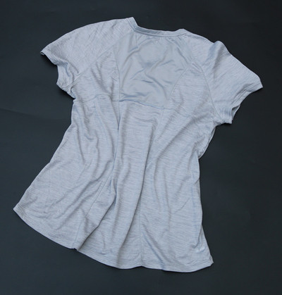 Γυναικείο μπλουζάκι με ντεκολτέ σε σχήμα V