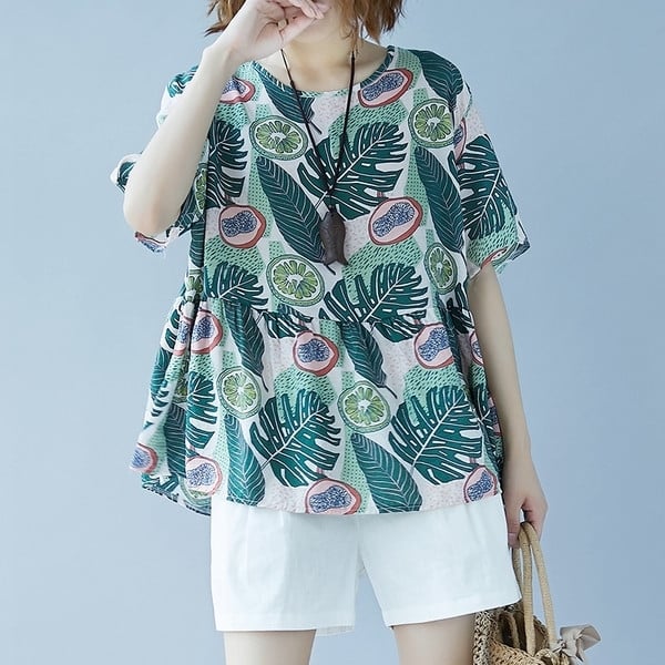 Μικρό μοντέλο μοντέρνο γυναικείο κοντομάνικο μπλουζάκι