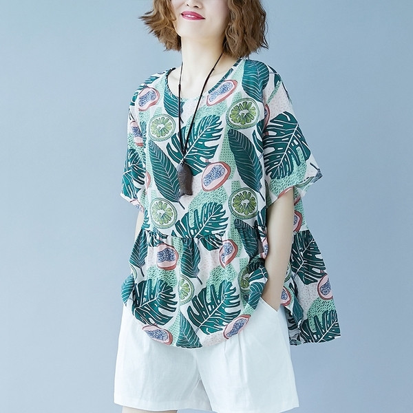 Μικρό μοντέλο μοντέρνο γυναικείο κοντομάνικο μπλουζάκι