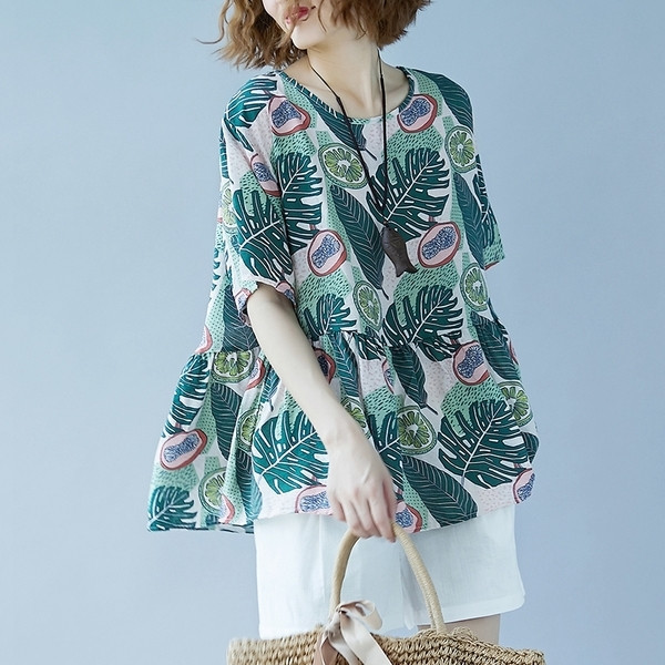 Μικρό μοντέλο μοντέρνο γυναικείο κοντομάνικο μπλουζάκι