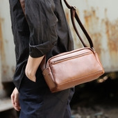 Μικρή, καθημερινή, καφέ ανδρική τσάντα