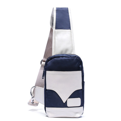 Αθλητική μπλε ανδρική τσάντα  με λευκά στοιχεία