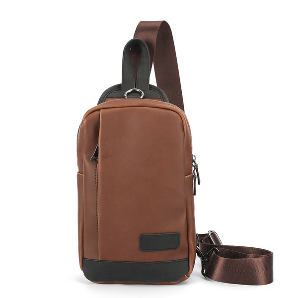 Ανδρική τσάντα σε καφέ με μαύρα στοιχεία