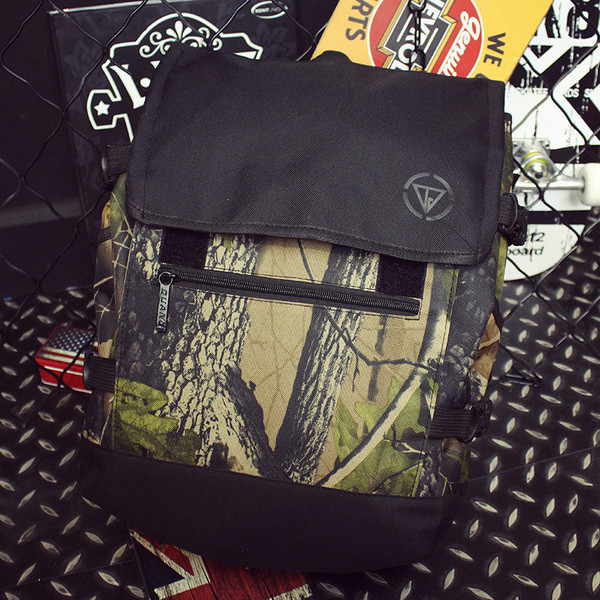 Αθλητικό ανδρικό σακίδιο σε διάφορα χρώματα