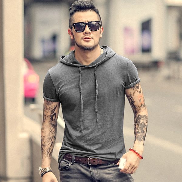 Мъжка изчистена тениска с качулка в няколко цвята