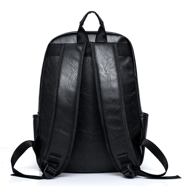 Μοντέρνο δερμάτινο σακίδιο με μαύρο χρώμα