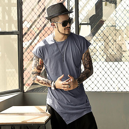 Мъжка модерна тениска разкроена в долната  част