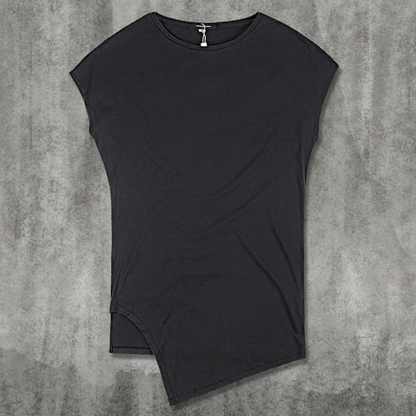 Мъжка модерна тениска разкроена в долната  част