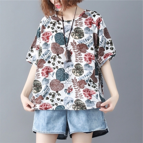  MAXI μεγέθους γυναικείο μπλουζάκι με κοντό μανίκι και floral μοτίβα