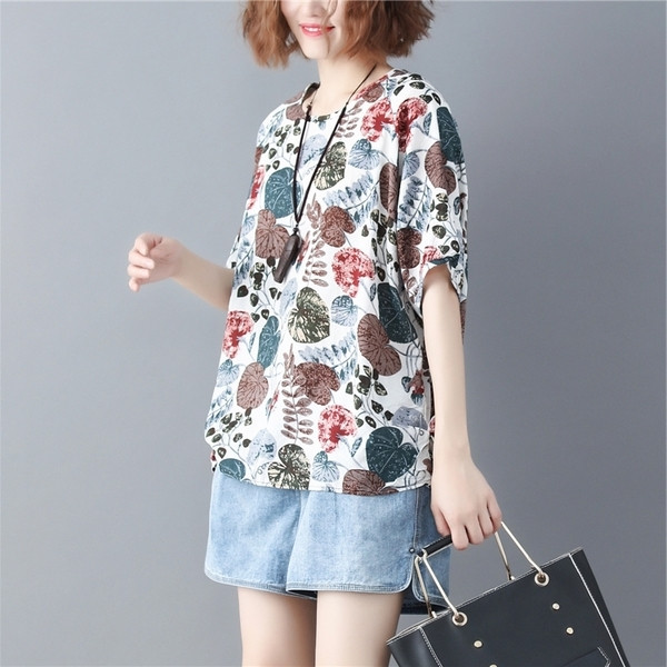  MAXI μεγέθους γυναικείο μπλουζάκι με κοντό μανίκι και floral μοτίβα