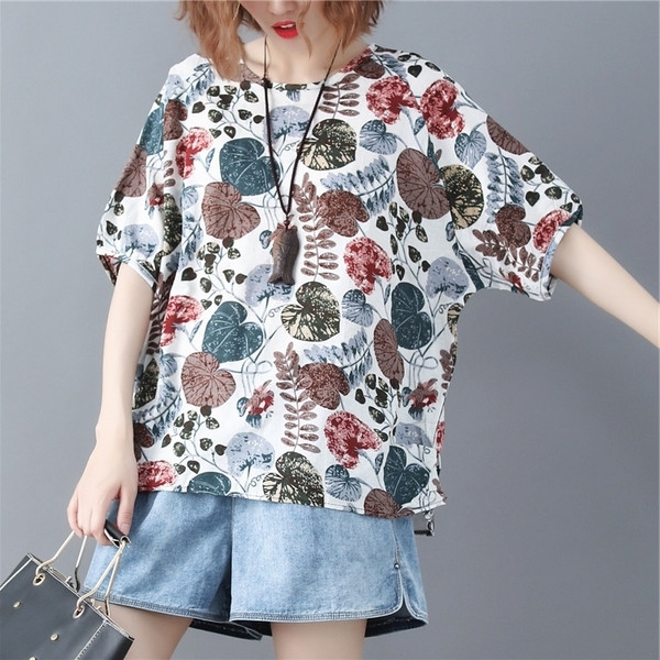  MAXI μεγέθους γυναικείο μπλουζάκι με κοντό μανίκι και floral μοτίβα