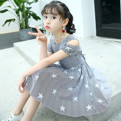 Ефирна детска рокля разкроен модел с апликация звезди в два цвята 