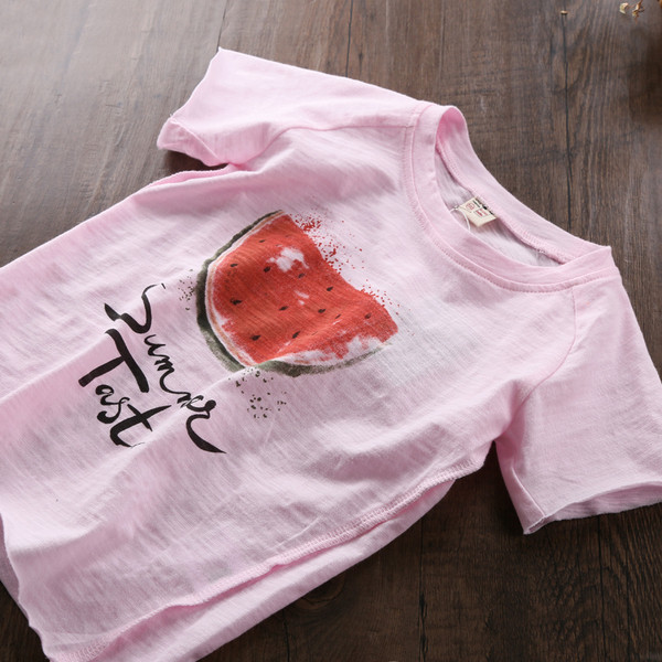 Καθημερινό παιδικό μπλουζάκι με εφαρμογή και επιγραφή σε διάφορα χρώματα