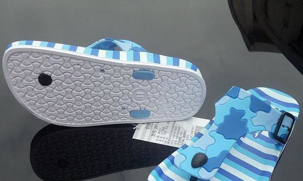 Modern gyerekpapucs fiúknak kék színben