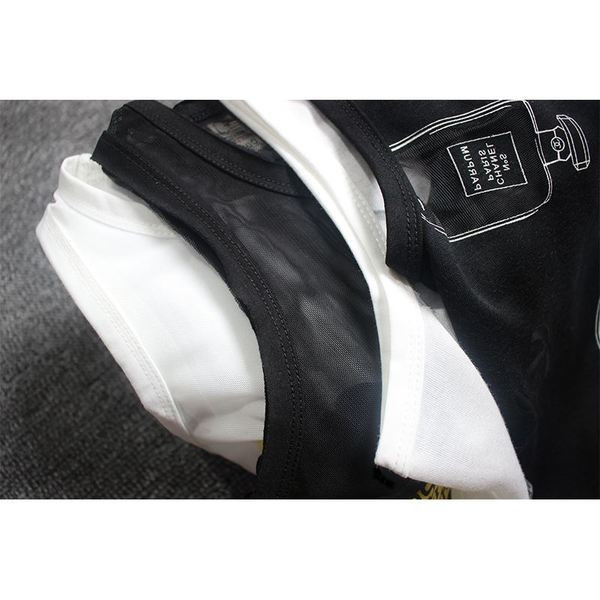 Több színben, felirattal és nyomattal ellátott gyerekcipő fiúknak