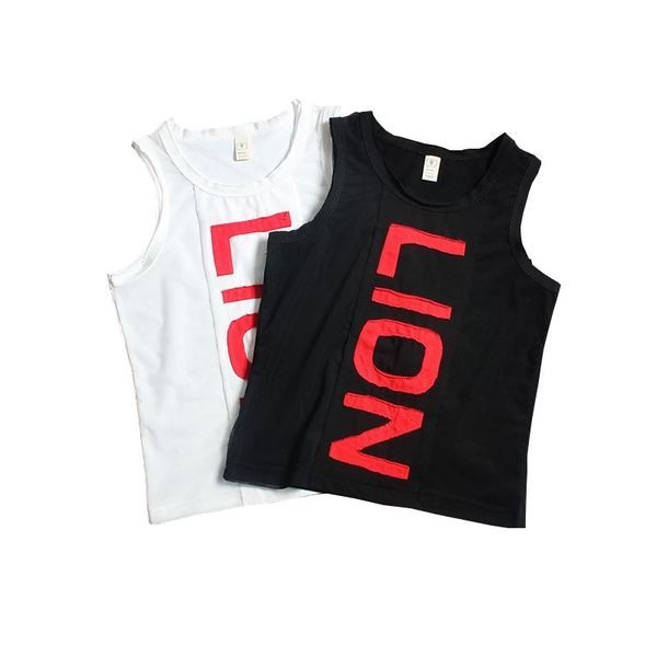 Több színben, felirattal és nyomattal ellátott gyerekcipő fiúknak