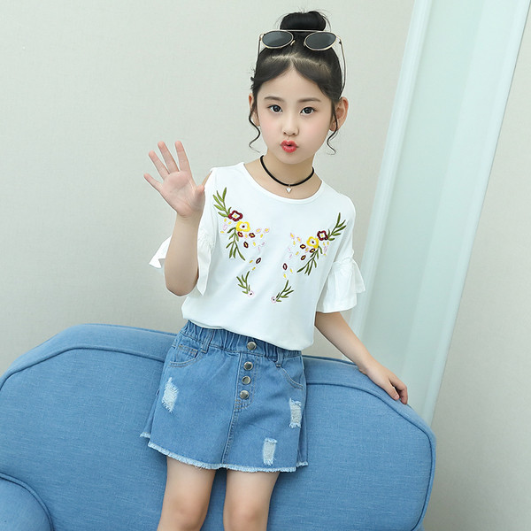 Κομψή παιδική μπλούζα για κορίτσια με κέντημα σε λευκό και κίτρινο χρώμα