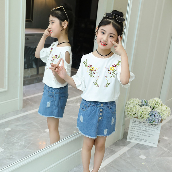 Κομψή παιδική μπλούζα για κορίτσια με κέντημα σε λευκό και κίτρινο χρώμα